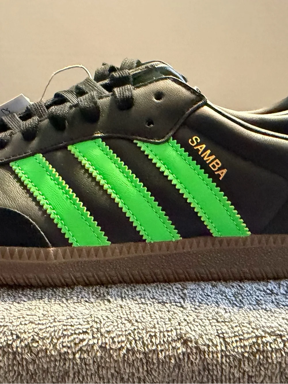 Full Grain Leather & Suede Size 9.5 NWT Adidas Samba OG Sneakers